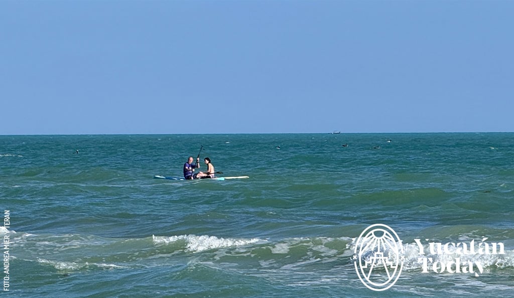 El-Cuyo-paddleboard-mar-by-Andrea-Mier-y-Teran