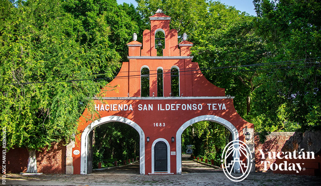 Hacienda-Teya-Entrance-Arches-by-Jose-Manuel-Rodriguez-4