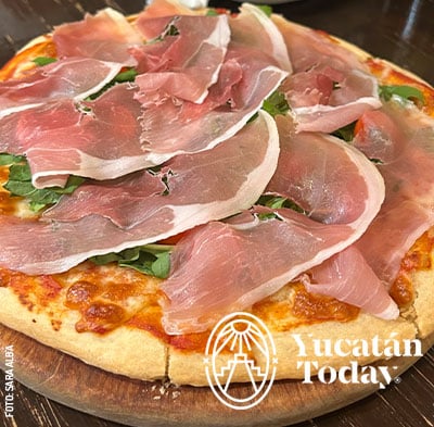 Piccola-Italia-Restaurante-Cafe-El-Cuyo-pizza-jamon-serrano-by-Sara-Alba