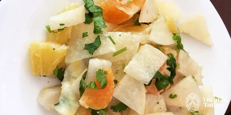 The Xe’ek is a fresh salad eaten in Yucatán, it’s made of jicama and citrus fruits such as oranges and tangerines.