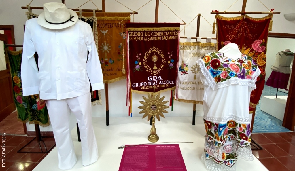 2408 Museo de Ropa Etnica de Mexico MUREM Valladolid bordadoby Andrea Mier y Teran slogo