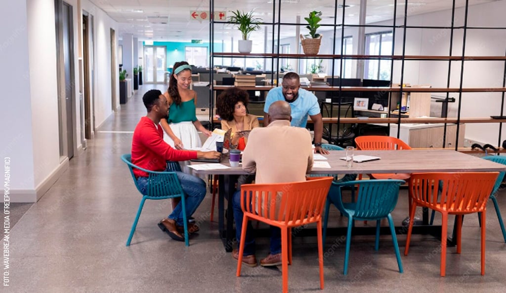 <span id="hs_cos_wrapper_name" class="hs_cos_wrapper hs_cos_wrapper_meta_field hs_cos_wrapper_type_text" style="" data-hs-cos-general-type="meta_field" data-hs-cos-type="text" >Coworking en Mérida: Precios, Zonas y Qué Llevar Contigo</span>