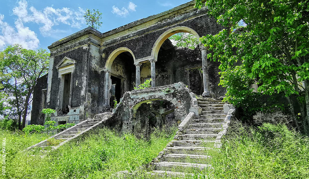 <span id="hs_cos_wrapper_name" class="hs_cos_wrapper hs_cos_wrapper_meta_field hs_cos_wrapper_type_text" style="" data-hs-cos-general-type="meta_field" data-hs-cos-type="text" >La Leyenda de la Hacienda Cancabchén Casares: Misterio en Yucatán</span>