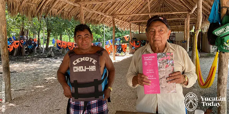 Don Ricardo y don Gonzalo, encargados del Cenote Choj Ha en Chemax, Yucatán.