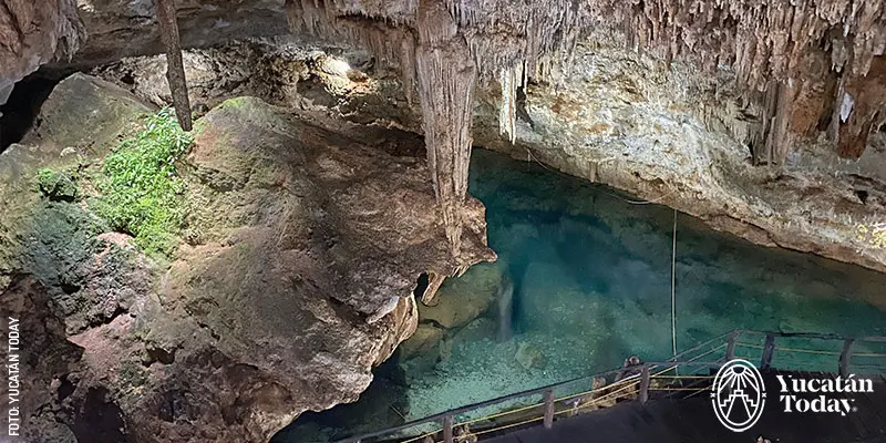 Cenote Pueblo Fantasma en Xcan, Yucatán.