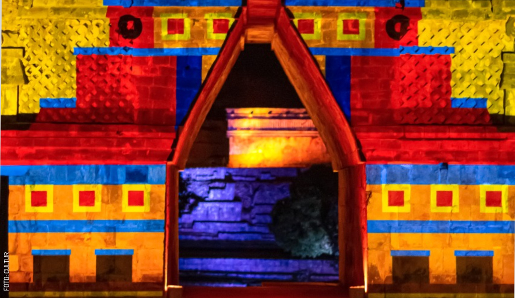 Back to Life at Night Through Ecos de Uxmal Video Mapping