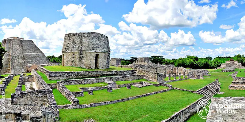 Pirámide y observatorio en Mayapán, un sitio arqueológico de Yucatán