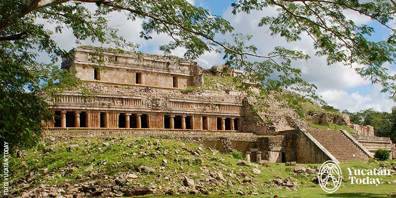 Gran Palacio en Sayil, sitio arqueológico de la Ruta Puuc
