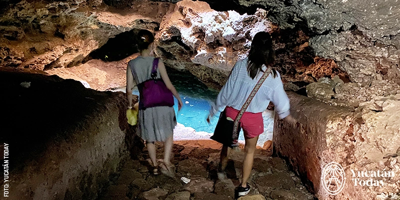 La gruta y cenote de Xcabachén es pequeña pero con mucha historia sobre el fin del mundo segun la leyenda maya.