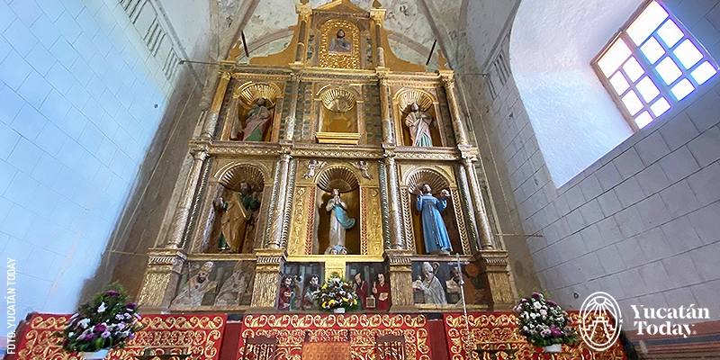 Main wooden altarpiece decorated in gold at the Church and Convent of San Miguel Arcángel in Maní, Magical Town of Yucatán.