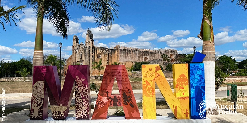 Las coloridas letras de Maní, ubicadas frente al ex-convento San Miguel Arcángel reflejan la historia, cultura, gastronomía y tradiciones de este Pueblo Mágico